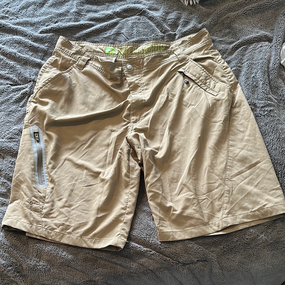 Reel Legends Men's Tan Cargo Shorts 38w never worn